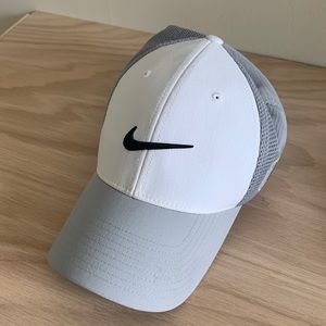 Fitted Nike Golf hat M/L